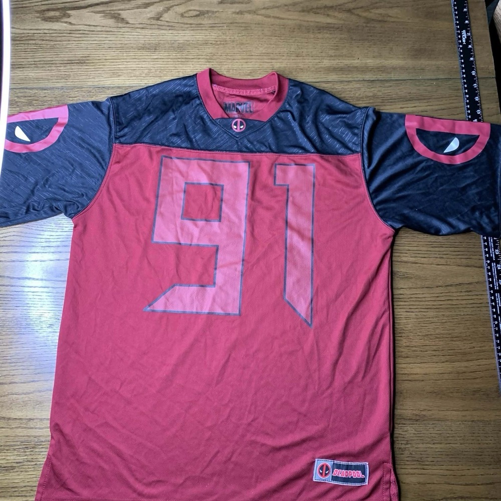 Marvel Deadpool Football Jersey Mens M Red Black Colorblock #91 Superhero